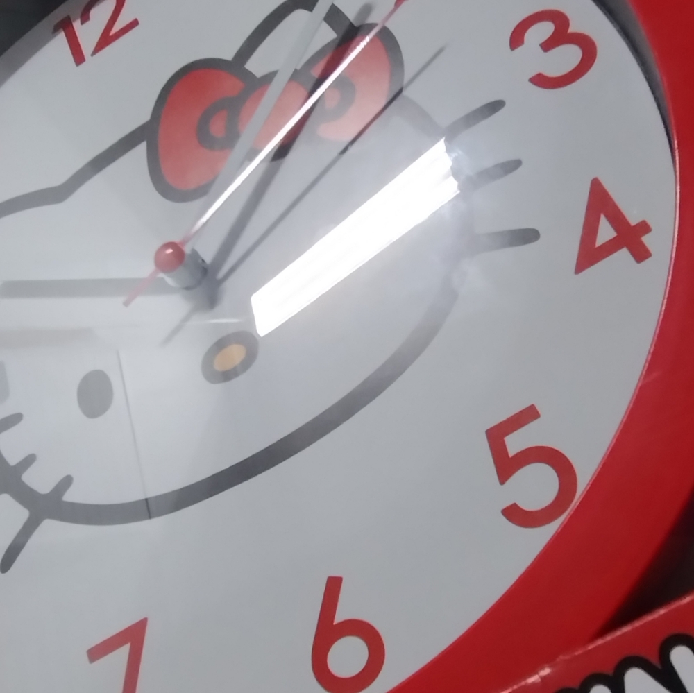 Hello Kitty Wall Clock - Picture 4 of 6